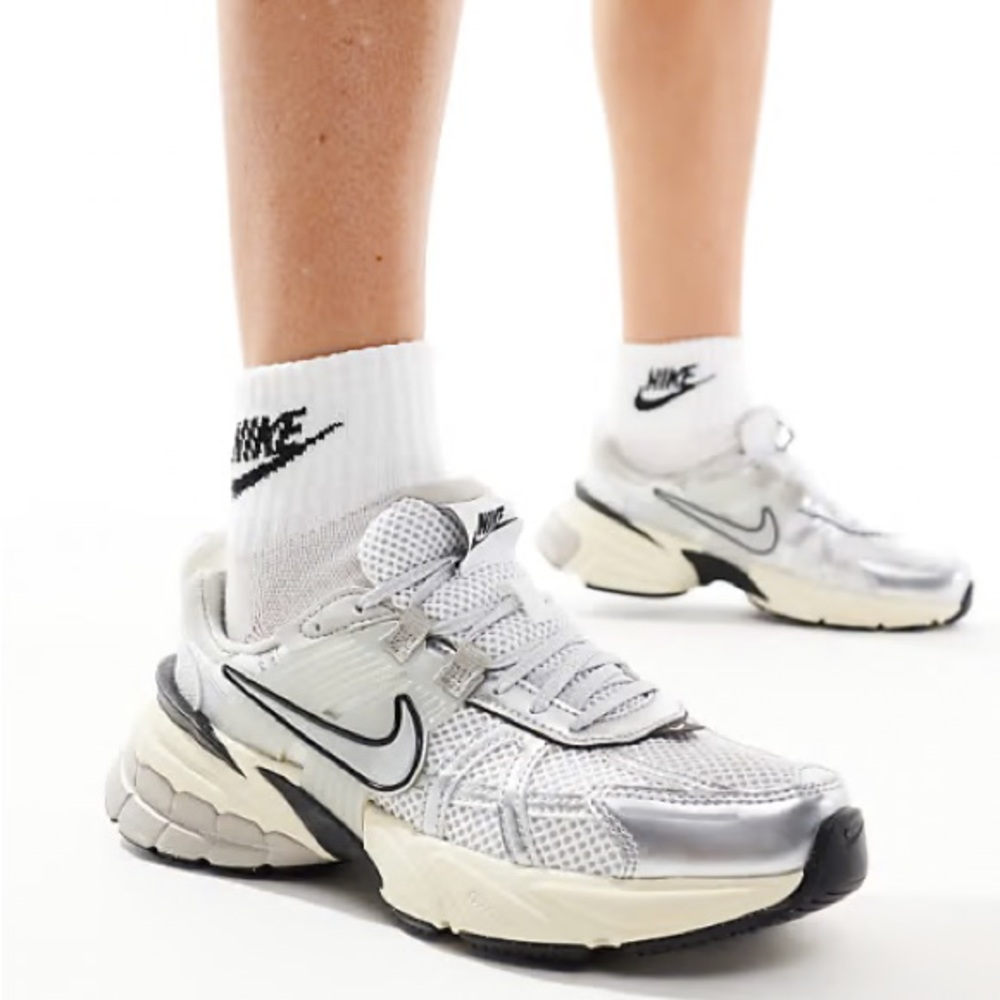 NEW NIKE V2K Sneakers